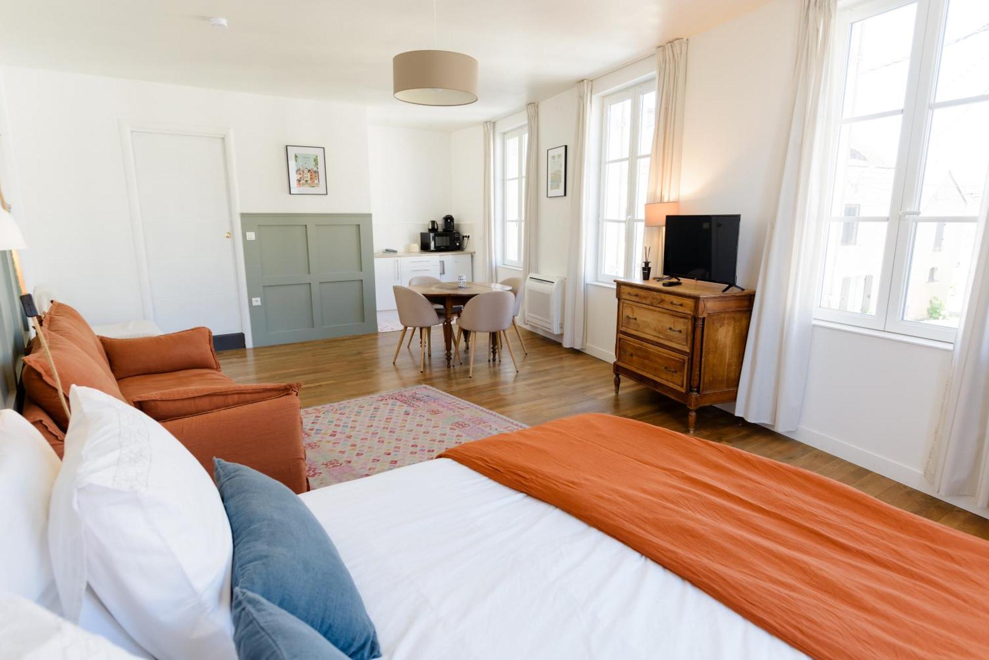 Aux Couleurs De Neuvy Hotel Buitenkant foto